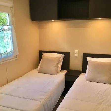 Le Clos Des Capitelles Camping Saint-Privat-de-Champclos