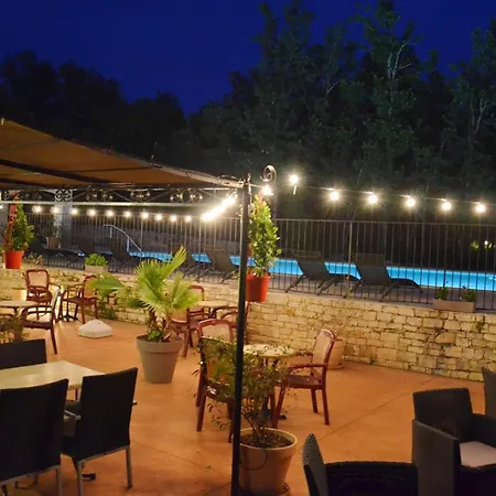 Camping Le Clos Des Capitelles Saint-Privat-de-Champclos