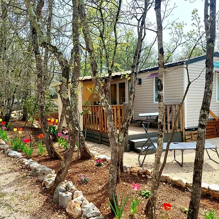 Le Clos Des Capitelles Camping Saint-Privat-de-Champclos