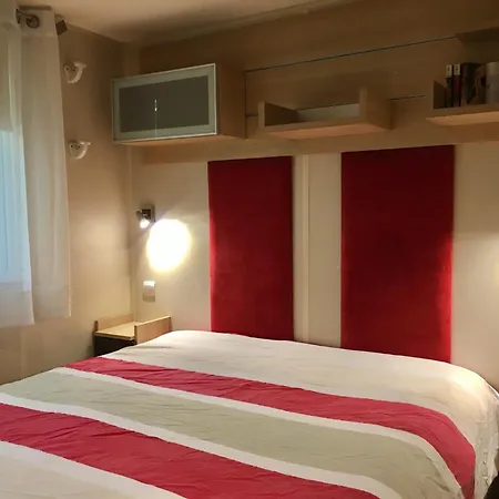 Camping Le Clos Des Capitelles *
