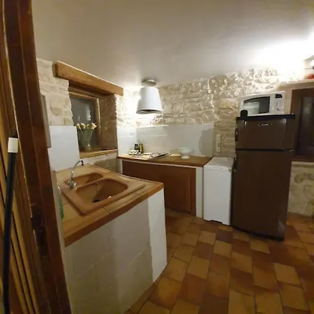 Le Clos Des Capitelles Campingplatz *