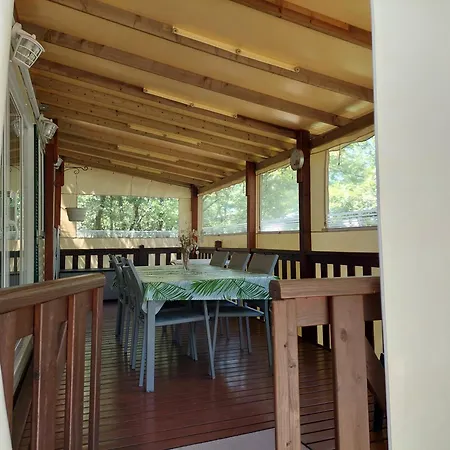 Le Clos Des Capitelles Campingplatz *